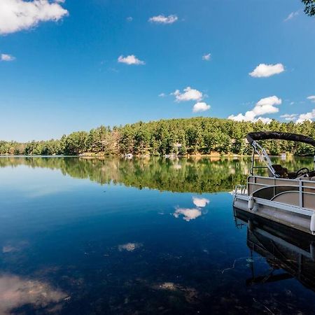 Cabin On Beautiful Arbutus Lake Near Traverse Stadt Exterior foto