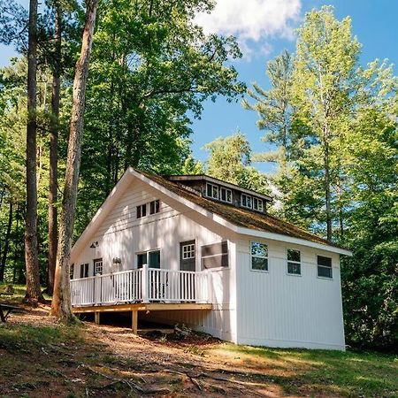 Cabin On Beautiful Arbutus Lake Near Traverse Stadt Exterior foto