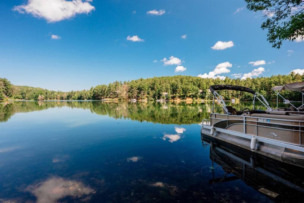 Cabin On Beautiful Arbutus Lake Near Traverse Stadt Exterior foto