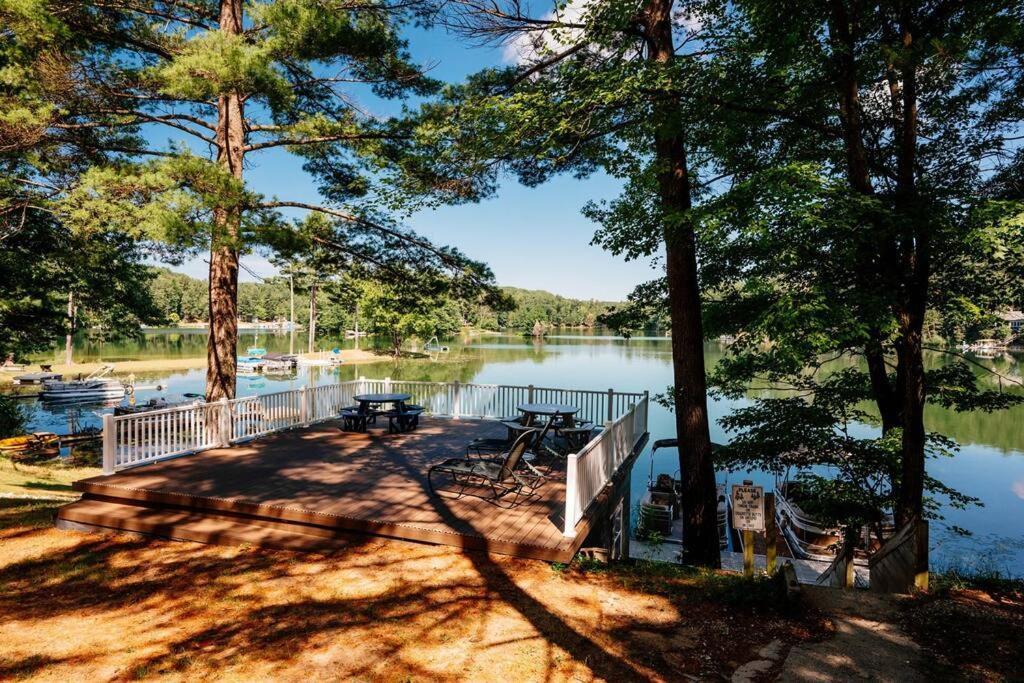Cabin On Beautiful Arbutus Lake Near Traverse Stadt Exterior foto
