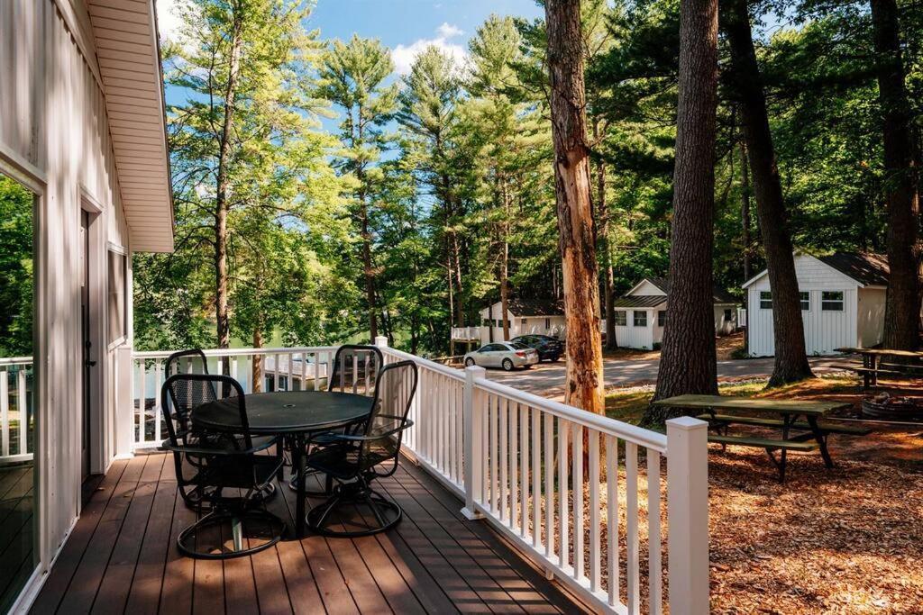 Cabin On Beautiful Arbutus Lake Near Traverse Stadt Exterior foto