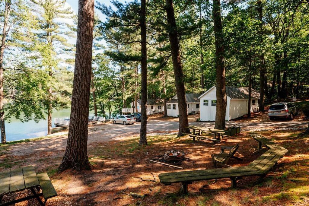 Cabin On Beautiful Arbutus Lake Near Traverse Stadt Exterior foto