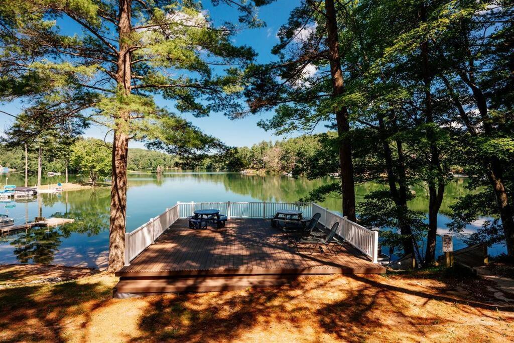 Cabin On Beautiful Arbutus Lake Near Traverse Stadt Exterior foto