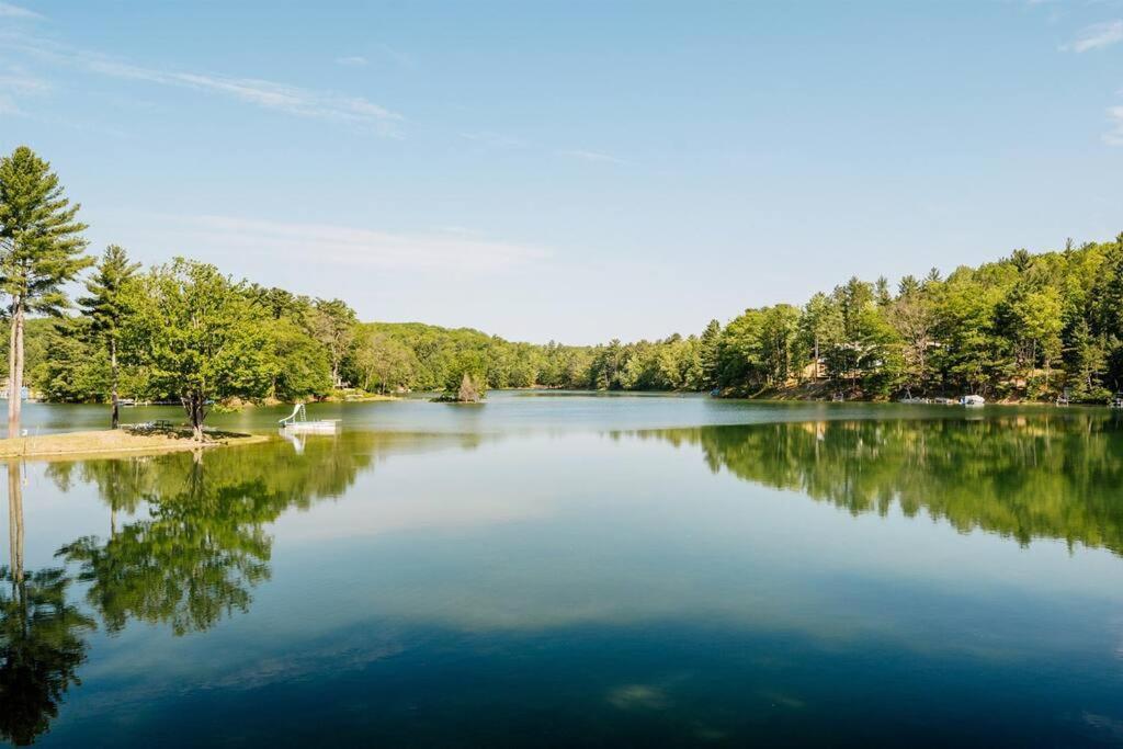 Cabin On Beautiful Arbutus Lake Near Traverse Stadt Exterior foto