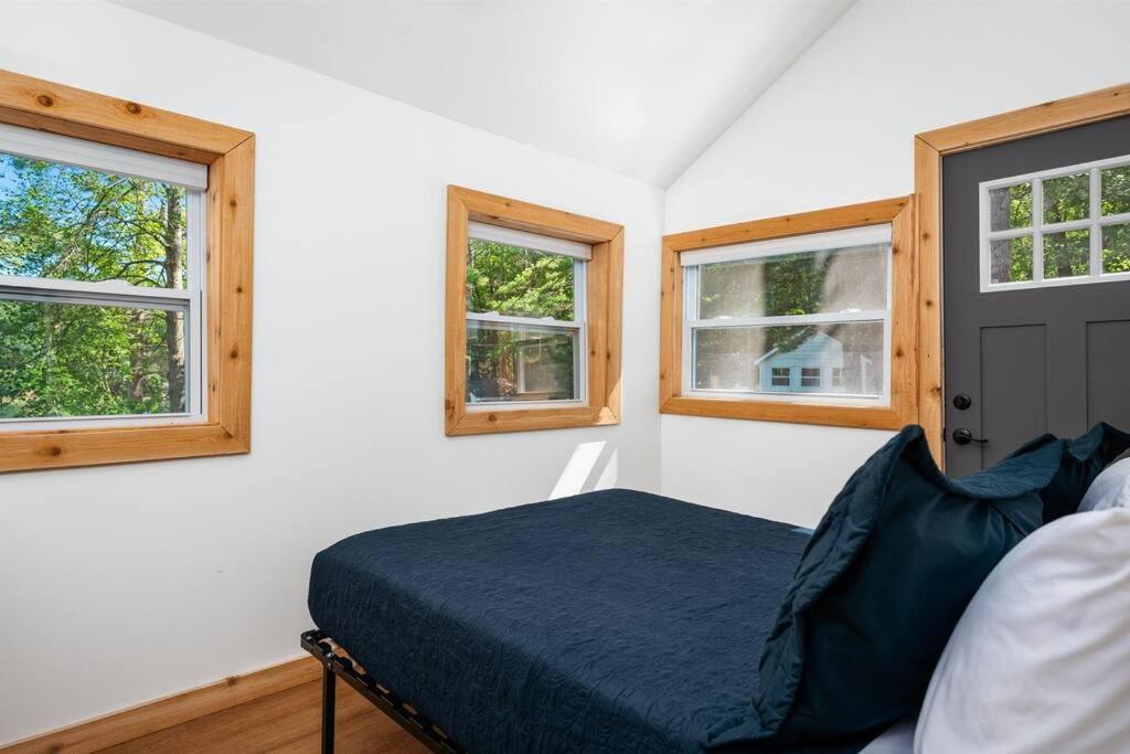 Cabin On Beautiful Arbutus Lake Near Traverse Stadt Exterior foto