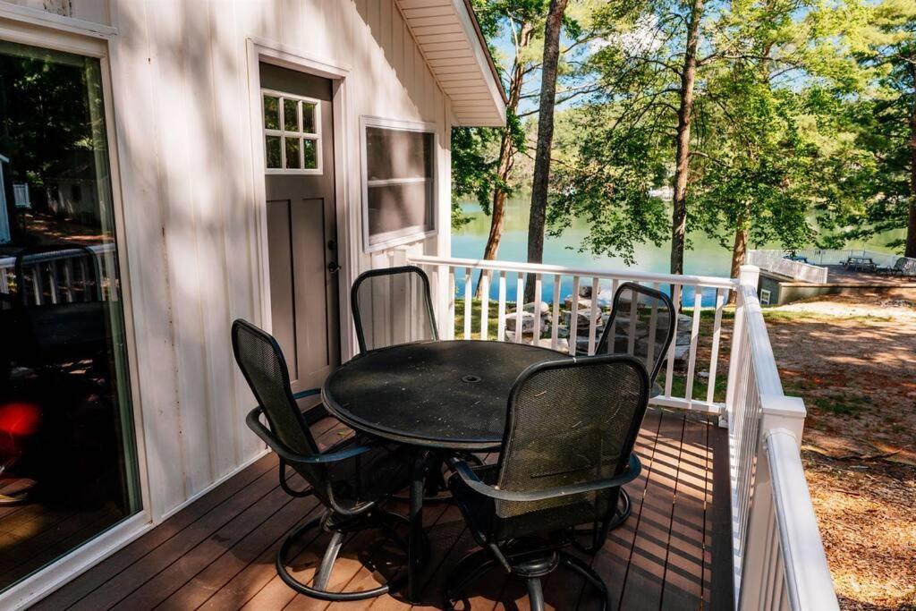 Cabin On Beautiful Arbutus Lake Near Traverse Stadt Exterior foto