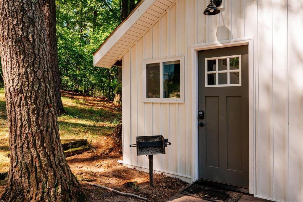 Cabin On Beautiful Arbutus Lake Near Traverse Stadt Exterior foto